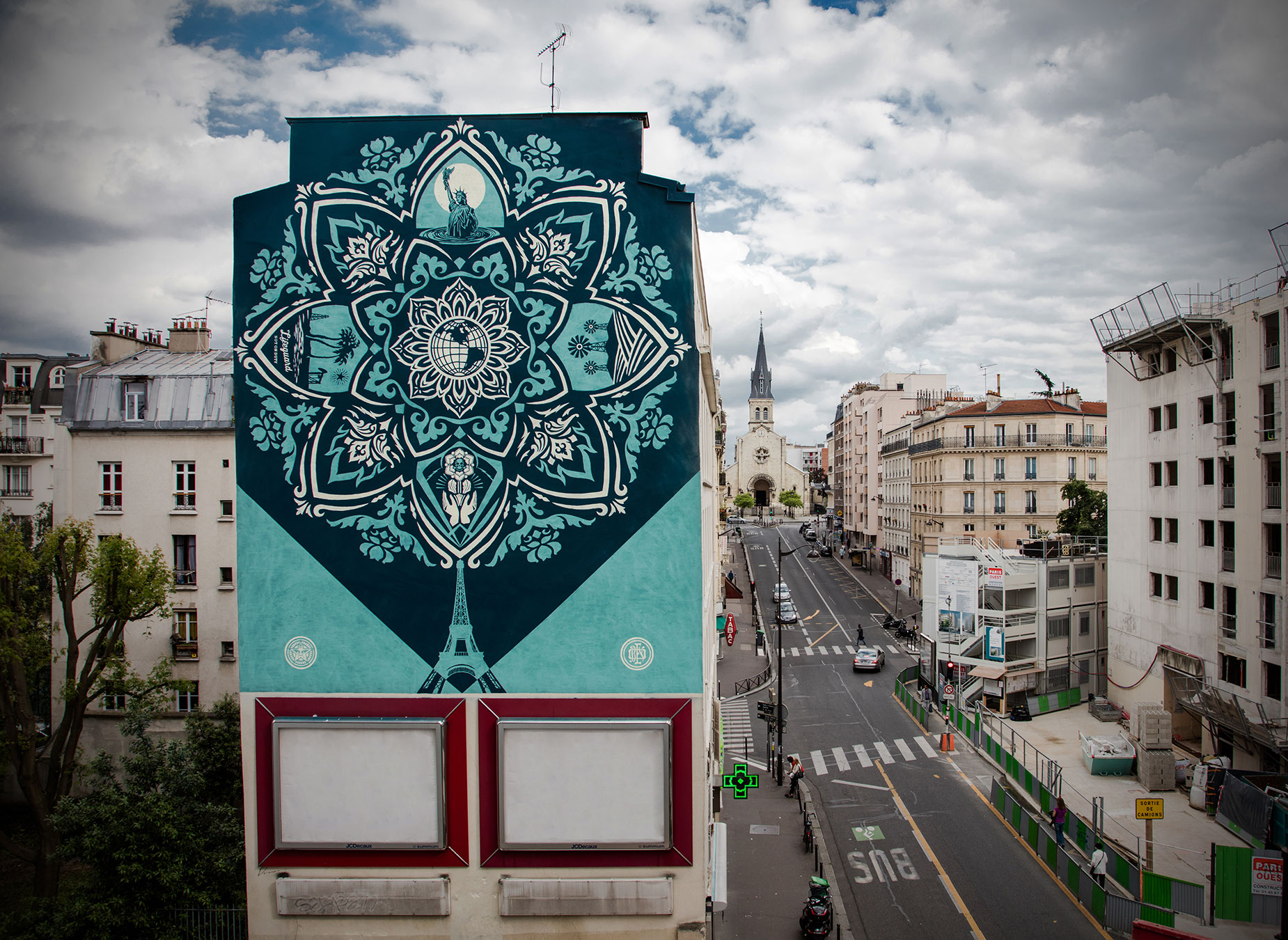 Shepard Fairey, Delicate Balance Street-Art in Paris